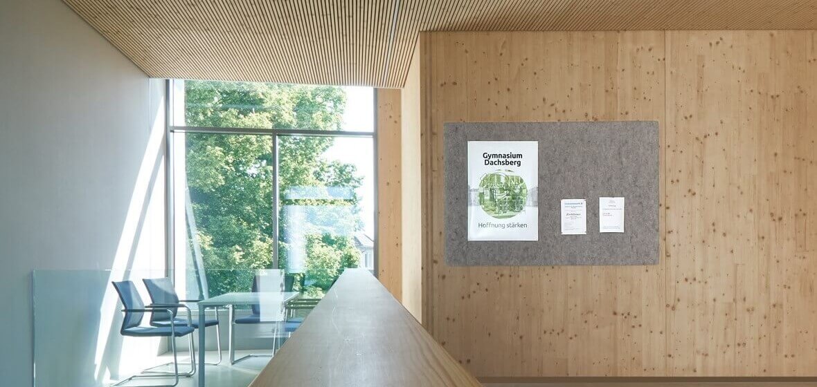 ISOLENA Optimal Plus is used for sound insulation under the wooden slats of the acoustic ceiling.