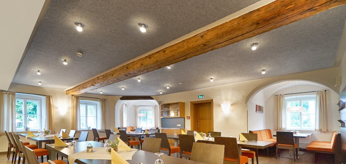 Good sound and a beautiful look: acoustic ceiling in the restaurant